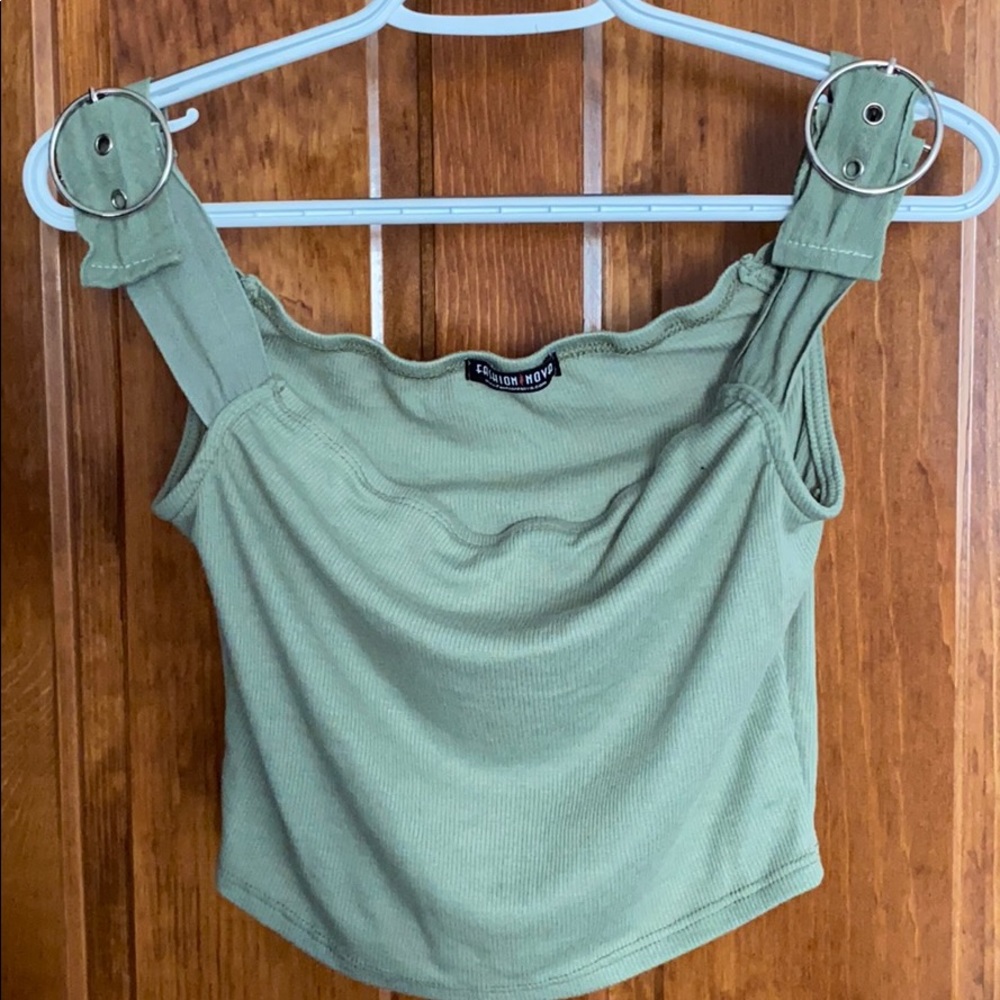 Off the shoulder metal buckles crop top